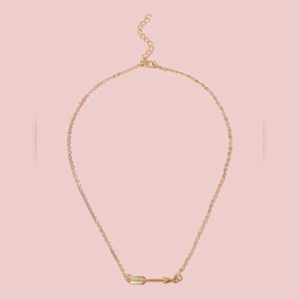 NWOT Gorgeous arrow charm necklace